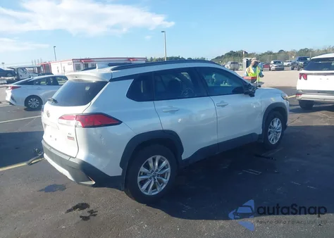 2024 Toyota Corolla Cross Le z USA, uszkodzony, nr VIN 7MUBAAAG8RV091350